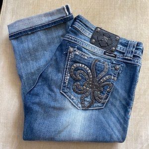 32 Miss Me Crop/Capri Medium Wash